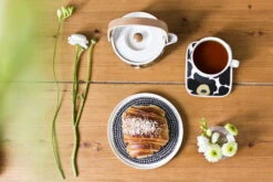 Marimekko Oiva - Siirtolapuutarha Plate 20 Cm, White - Black 5 Marimekko Oiva - Siirtolapuutarha Plate 20 Cm, White - Black -Marimekko 04A9321 59869