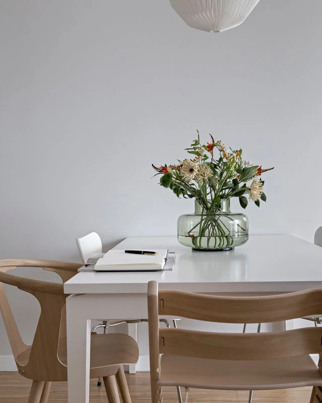 Marimekko Urna Vase, Olive 6 Marimekko Urna Vase, Olive - Image 4