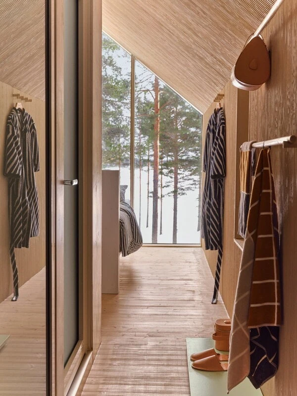 Marimekko Liuske Leather Cosmetic Bag, Natural 6 Marimekko Liuske Leather Cosmetic Bag, Natural - Image 4