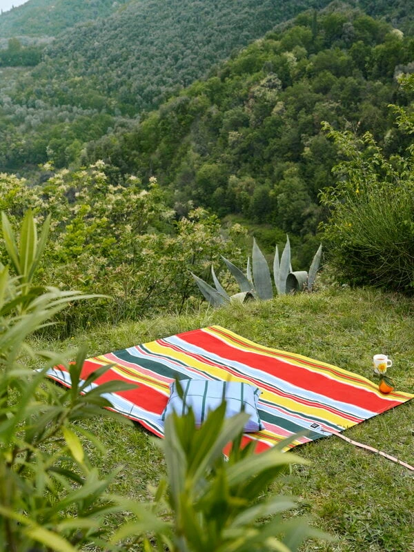 Marimekko Oiva - Auringonkukka Mug, 2,5 Dl, White- Yellow-orange 6 Marimekko Oiva - Auringonkukka Mug, 2,5 Dl, White- Yellow-orange - Image 4
