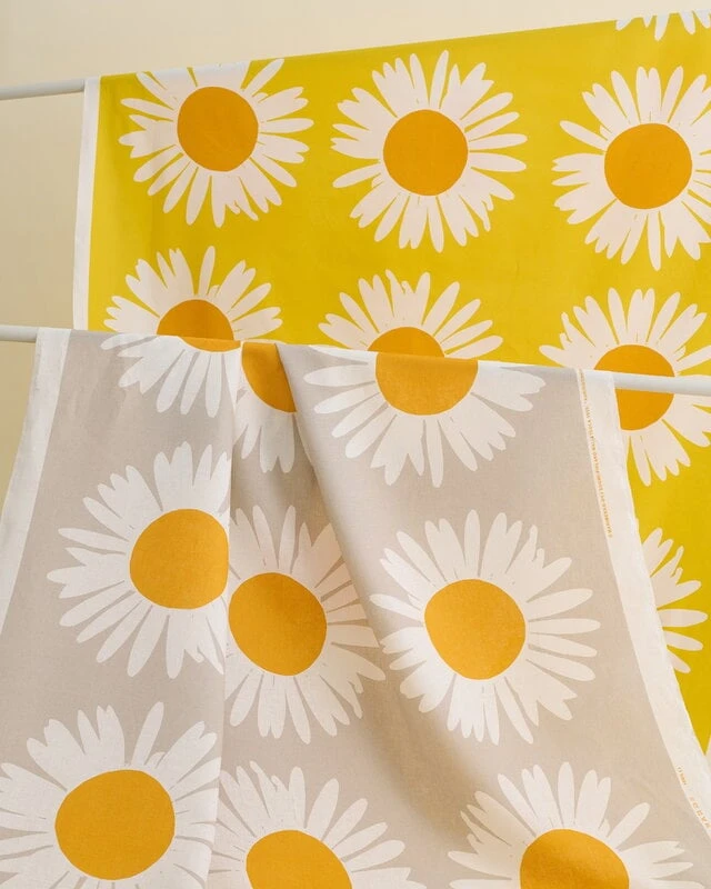 Marimekko Auringonkukka Tablecloth, 135 X 280 Cm, Yellow - White 5 Marimekko Auringonkukka Tablecloth, 135 X 280 Cm, Yellow - White - Image 3