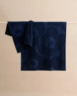 Marimekko Unikko Bath Towel, Dark Blue 7 Marimekko Unikko Bath Towel, Dark Blue -Marimekko MM 231 Unikko 500 2 2