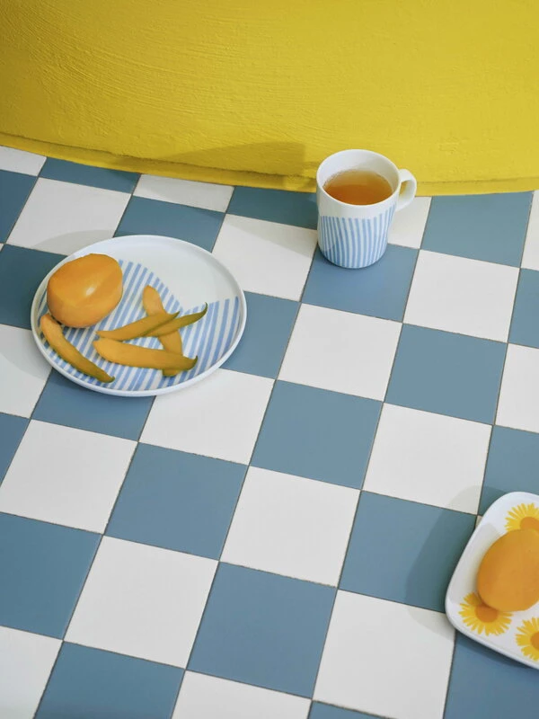 Marimekko Oiva - Uimari Mug, 2,5 Dl, White - Light Blue 4 Marimekko Oiva - Uimari Mug, 2,5 Dl, White - Light Blue - Image 2