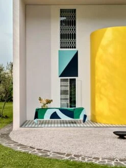 Marimekko Urna Vase, Olive 13 Marimekko Urna Vase, Olive -Marimekko MM 231 home campaign 4 5 22 2220 1