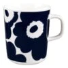 Marimekko Oiva - Unikko Mug, 2,5 Dl, White - Dark Blue 2 Marimekko Oiva - Unikko Mug, 2,5 Dl, White - Dark Blue -Marimekko MM 231 unikko mug 25dl FR1