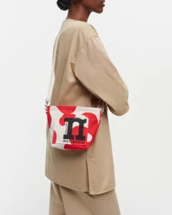 Marimekko Mono Mini Crossbody Pulloposti Shoulder Bag, Cotton - Red 10 Marimekko Mono Mini Crossbody Pulloposti Shoulder Bag, Cotton - Red -Marimekko MM 232 mini crossbody pulloposti 091976 830 DE1 3role