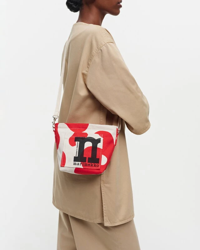 Marimekko Mono Mini Crossbody Pulloposti Shoulder Bag, Cotton - Red 5 Marimekko Mono Mini Crossbody Pulloposti Shoulder Bag, Cotton - Red - Image 3