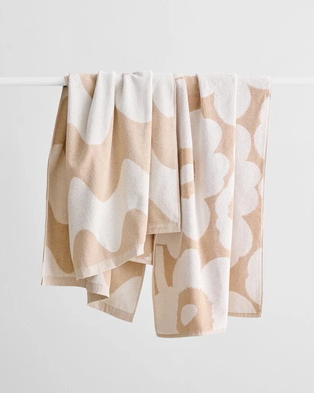 Marimekko Lokki Bath Towel, Beige - White 5 Marimekko Lokki Bath Towel, Beige - White - Image 3