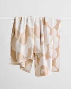 Marimekko Lokki Guest Towel, Beige - White 7 Marimekko Lokki Guest Towel, Beige - White -Marimekko MM Cont Unikko Lokki towels beige
