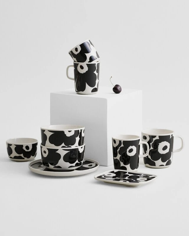 Marimekko Oiva - Unikko Mug 4 Dl, White - Black 4 Marimekko Oiva - Unikko Mug 4 Dl, White - Black - Image 2