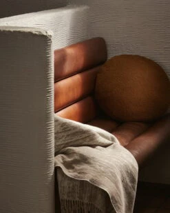 Marimekko Kuiskaus Blanket, Grey - Off White 11 Marimekko Kuiskaus Blanket, Grey - Off White -Marimekko Marimekko Home fw22 0211 hires