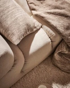 Marimekko Kuiskaus Blanket, Grey - Off White 13 Marimekko Kuiskaus Blanket, Grey - Off White -Marimekko Marimekko Home fw22 0533 hires 1