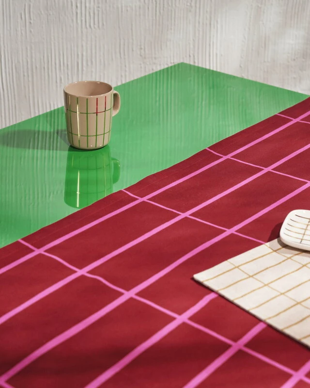 Marimekko Pieni Tiiliskivi Placemat, Linen - Gold 5 Marimekko Pieni Tiiliskivi Placemat, Linen - Gold - Image 3