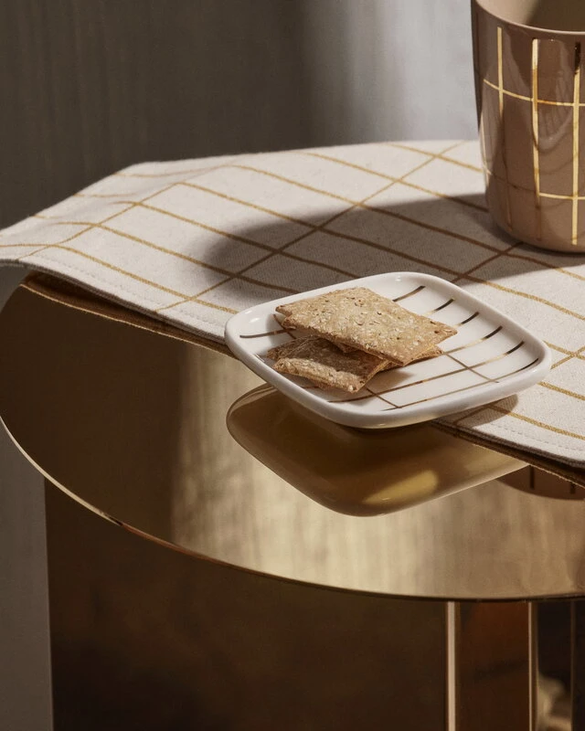 Marimekko Pieni Tiiliskivi Placemat, Linen - Gold 4 Marimekko Pieni Tiiliskivi Placemat, Linen - Gold - Image 2