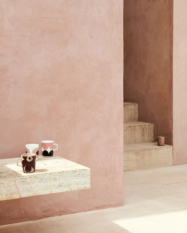 Marimekko Oiva - Härkä Melooni Mug, 2,5 Dl, 2 Pcs, White-red-powder-clay 4 Marimekko Oiva - Härkä Melooni Mug, 2,5 Dl, 2 Pcs, White-red-powder-clay - Image 2