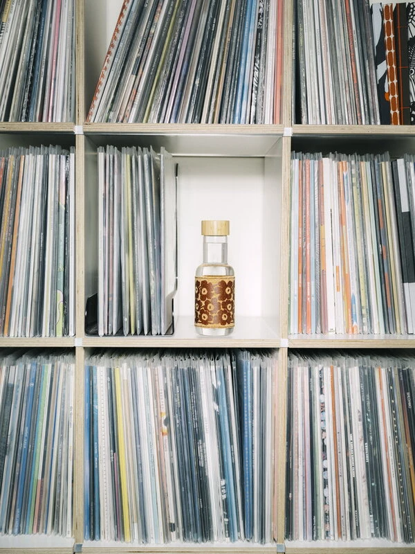 Marimekko Oiva - Unikko Drinking Bottle, Cork 5 Marimekko Oiva - Unikko Drinking Bottle, Cork - Image 3