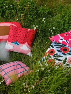 Marimekko Pieni Unikko Cushion Cover 50 X 50 Cm, White - Red 5 Marimekko Pieni Unikko Cushion Cover 50 X 50 Cm, White - Red -Marimekko WEB marimekko strawberry field 3049