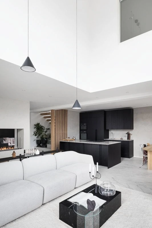 Marimekko Urna Vase, Clear 5 Marimekko Urna Vase, Clear - Image 3