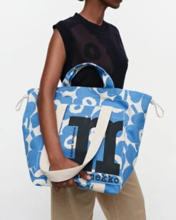 Marimekko Mono City Tote Unikko Shoulder Bag, Cotton - Light Blue 11 Marimekko Mono City Tote Unikko Shoulder Bag, Cotton - Light Blue -Marimekko hMM 232 city bag unikko 091971 845 5521role