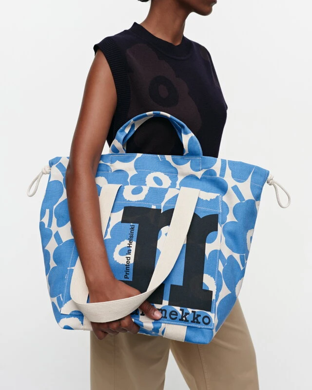 Marimekko Mono City Tote Unikko Shoulder Bag, Cotton - Light Blue 6 Marimekko Mono City Tote Unikko Shoulder Bag, Cotton - Light Blue - Image 4