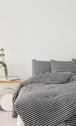 Marimekko Tasaraita Pillowcase, Black - White -Marimekko tasaraita mv 1